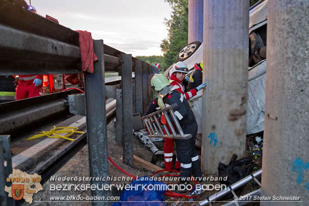 20170910 5 Tote und 3 Verletzte bei Verkehrsunfall auf der A21 bei Heiligenkreuz RFb Wien  Foto: © Stefan Schneider BFK Baden