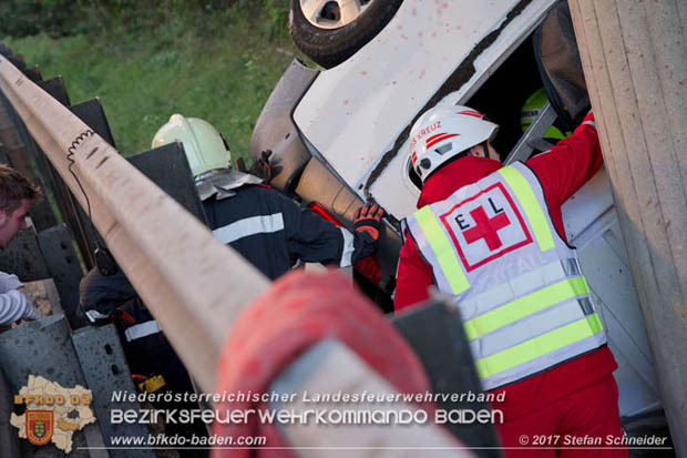 20170910 5 Tote und 3 Verletzte bei Verkehrsunfall auf der A21 bei Heiligenkreuz RFb Wien  Foto: © Stefan Schneider BFK Baden