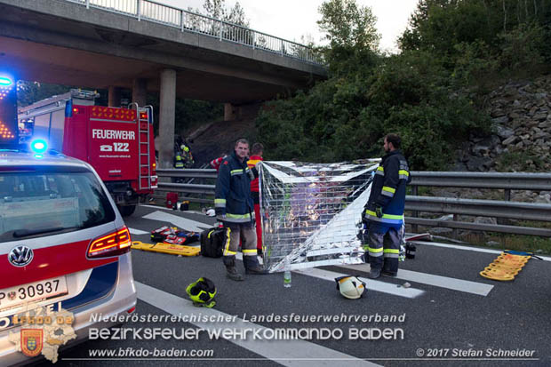 20170910 5 Tote und 3 Verletzte bei Verkehrsunfall auf der A21 bei Heiligenkreuz RFb Wien  Foto: © Stefan Schneider BFK Baden