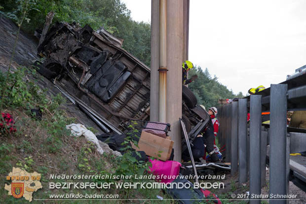 20170910 5 Tote und 3 Verletzte bei Verkehrsunfall auf der A21 bei Heiligenkreuz RFb Wien  Foto: © Stefan Schneider BFK Baden