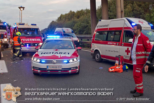 20170910 5 Tote und 3 Verletzte bei Verkehrsunfall auf der A21 bei Heiligenkreuz RFb Wien  Foto: © Stefan Schneider BFK Baden