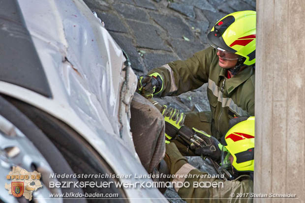 20170910 5 Tote und 3 Verletzte bei Verkehrsunfall auf der A21 bei Heiligenkreuz RFb Wien  Foto: © Stefan Schneider BFK Baden