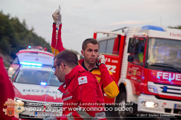 20170910 5 Tote und 3 Verletzte bei Verkehrsunfall auf der A21 bei Heiligenkreuz RFb Wien  Foto: © Stefan Schneider BFK Baden