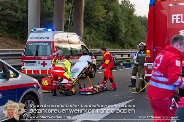 20170910 5 Tote und 3 Verletzte bei Verkehrsunfall auf der A21 bei Heiligenkreuz RFb Wien  Foto: © Stefan Schneider BFK Baden