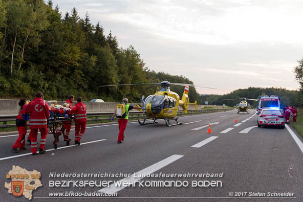 20170910 5 Tote und 3 Verletzte bei Verkehrsunfall auf der A21 bei Heiligenkreuz RFb Wien  Foto: © Stefan Schneider BFK Baden
