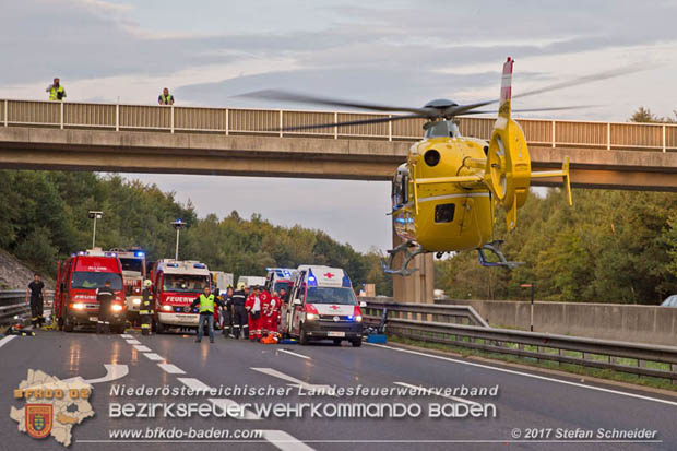 20170910 5 Tote und 3 Verletzte bei Verkehrsunfall auf der A21 bei Heiligenkreuz RFb Wien  Foto: © Stefan Schneider BFK Baden