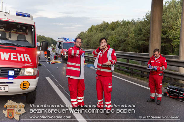 20170910 5 Tote und 3 Verletzte bei Verkehrsunfall auf der A21 bei Heiligenkreuz RFb Wien  Foto: © Stefan Schneider BFK Baden