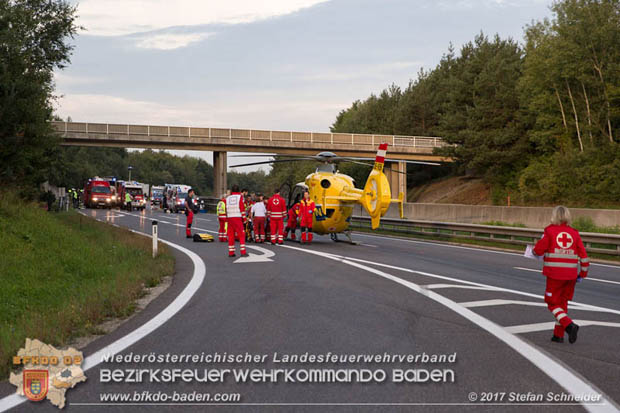 20170910 5 Tote und 3 Verletzte bei Verkehrsunfall auf der A21 bei Heiligenkreuz RFb Wien  Foto: © Stefan Schneider BFK Baden