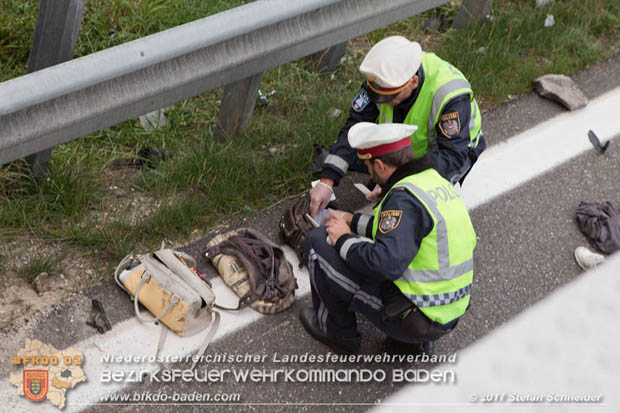 20170910 5 Tote und 3 Verletzte bei Verkehrsunfall auf der A21 bei Heiligenkreuz RFb Wien  Foto: © Stefan Schneider BFK Baden
