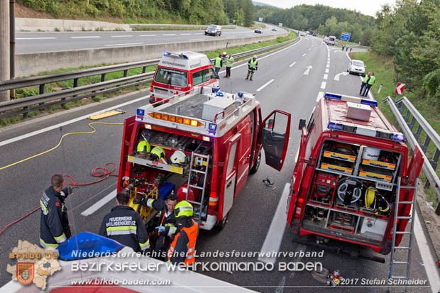 20170910 5 Tote und 3 Verletzte bei Verkehrsunfall auf der A21 bei Heiligenkreuz RFb Wien  Foto: © Stefan Schneider BFK Baden
