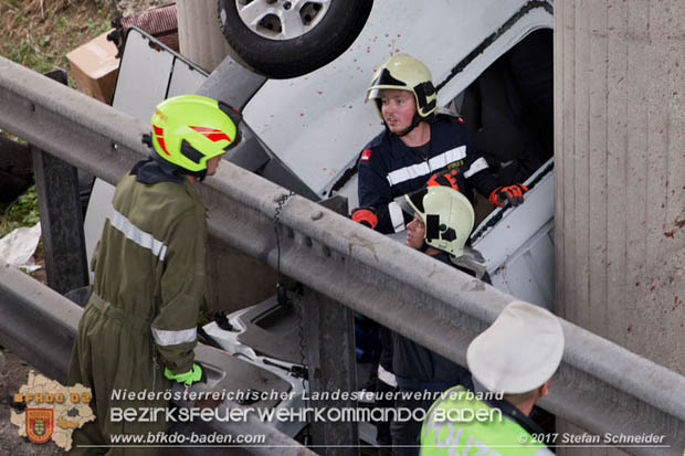 20170910 5 Tote und 3 Verletzte bei Verkehrsunfall auf der A21 bei Heiligenkreuz RFb Wien  Foto: © Stefan Schneider BFK Baden