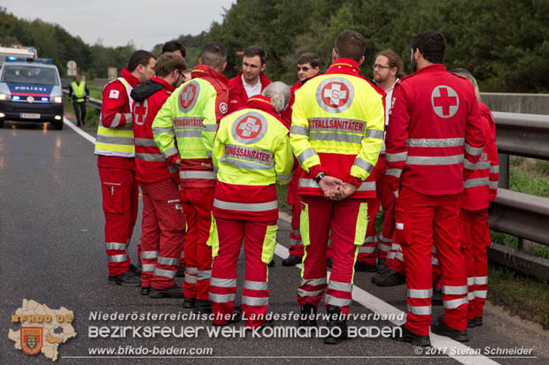 20170910 5 Tote und 3 Verletzte bei Verkehrsunfall auf der A21 bei Heiligenkreuz RFb Wien  Foto: © Stefan Schneider BFK Baden