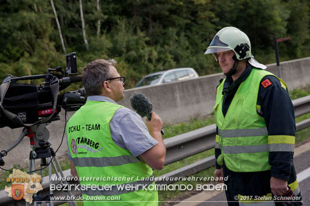 20170910 5 Tote und 3 Verletzte bei Verkehrsunfall auf der A21 bei Heiligenkreuz RFb Wien  Foto: © Stefan Schneider BFK Baden