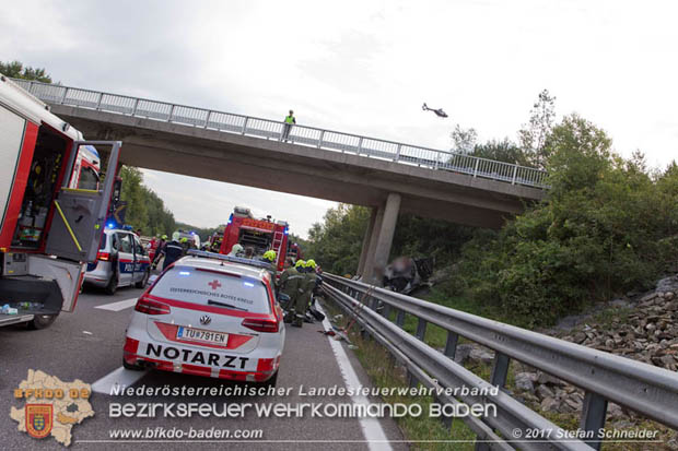 20170910 5 Tote und 3 Verletzte bei Verkehrsunfall auf der A21 bei Heiligenkreuz RFb Wien  Foto: © Stefan Schneider BFK Baden