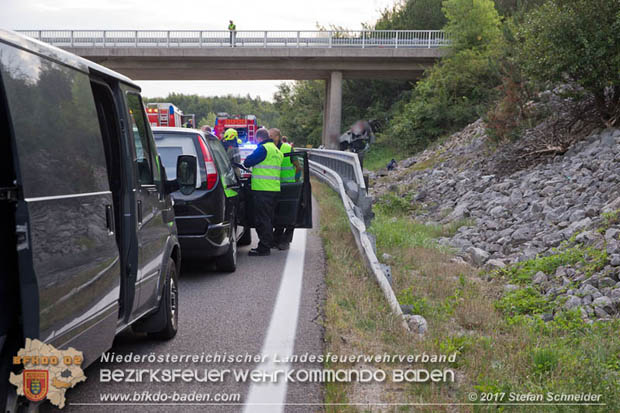 20170910 5 Tote und 3 Verletzte bei Verkehrsunfall auf der A21 bei Heiligenkreuz RFb Wien  Foto: © Stefan Schneider BFK Baden