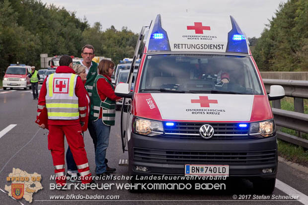 20170910 5 Tote und 3 Verletzte bei Verkehrsunfall auf der A21 bei Heiligenkreuz RFb Wien  Foto: © Stefan Schneider BFK Baden