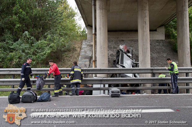 20170910 5 Tote und 3 Verletzte bei Verkehrsunfall auf der A21 bei Heiligenkreuz RFb Wien  Foto: © Stefan Schneider BFK Baden
