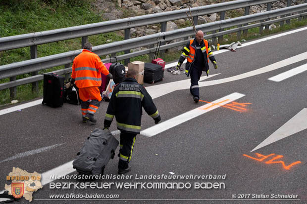 20170910 5 Tote und 3 Verletzte bei Verkehrsunfall auf der A21 bei Heiligenkreuz RFb Wien  Foto: © Stefan Schneider BFK Baden