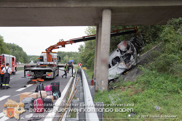 20170910 5 Tote und 3 Verletzte bei Verkehrsunfall auf der A21 bei Heiligenkreuz RFb Wien  Foto: © Stefan Schneider BFK Baden