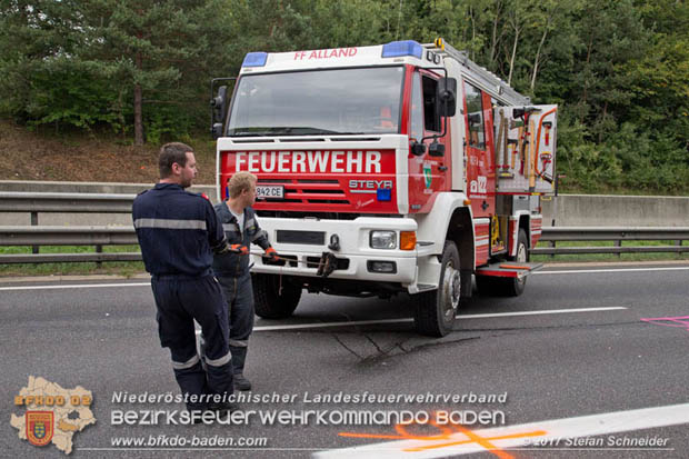 20170910 5 Tote und 3 Verletzte bei Verkehrsunfall auf der A21 bei Heiligenkreuz RFb Wien  Foto: © Stefan Schneider BFK Baden
