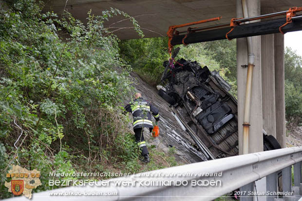 20170910 5 Tote und 3 Verletzte bei Verkehrsunfall auf der A21 bei Heiligenkreuz RFb Wien  Foto: © Stefan Schneider BFK Baden