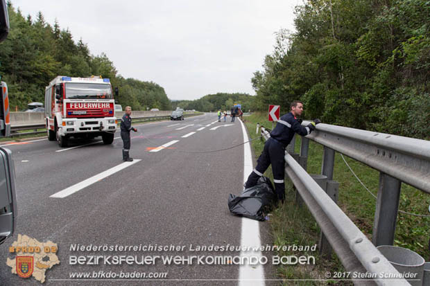 20170910 5 Tote und 3 Verletzte bei Verkehrsunfall auf der A21 bei Heiligenkreuz RFb Wien  Foto: © Stefan Schneider BFK Baden