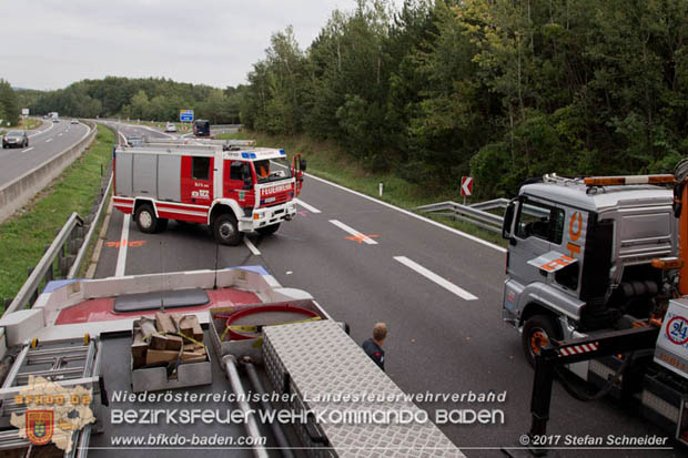 20170910 5 Tote und 3 Verletzte bei Verkehrsunfall auf der A21 bei Heiligenkreuz RFb Wien  Foto: © Stefan Schneider BFK Baden