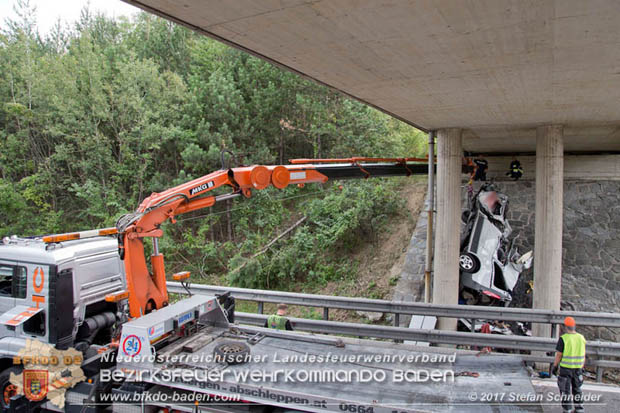 20170910 5 Tote und 3 Verletzte bei Verkehrsunfall auf der A21 bei Heiligenkreuz RFb Wien  Foto: © Stefan Schneider BFK Baden