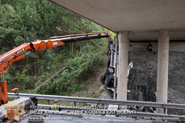 20170910 5 Tote und 3 Verletzte bei Verkehrsunfall auf der A21 bei Heiligenkreuz RFb Wien  Foto: © Stefan Schneider BFK Baden