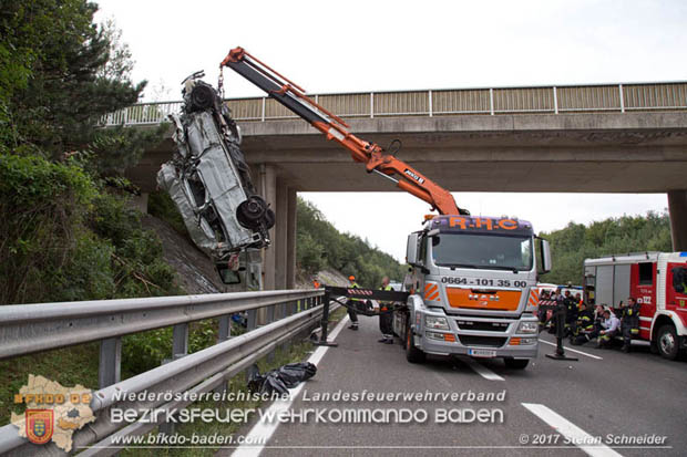 20170910 5 Tote und 3 Verletzte bei Verkehrsunfall auf der A21 bei Heiligenkreuz RFb Wien  Foto: © Stefan Schneider BFK Baden
