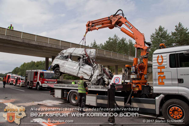 20170910 5 Tote und 3 Verletzte bei Verkehrsunfall auf der A21 bei Heiligenkreuz RFb Wien  Foto: © Stefan Schneider BFK Baden