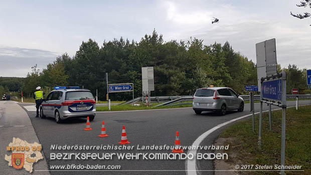 20170910 5 Tote und 3 Verletzte bei Verkehrsunfall auf der A21 bei Heiligenkreuz RFb Wien  Foto: © Stefan Schneider BFK Baden