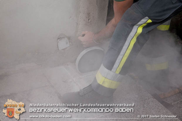 20170912 Babykatze in Günselsdrf aus Regenabflussrohr befreit  Foto: © Stefan Schneider BFK Baden