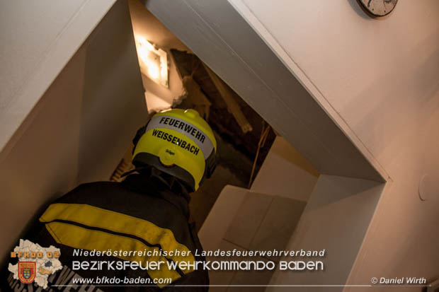 20170914 Wohnhaus nach Deckeneinsturz evakuiert in Weissenbach a.d.Triesting Foto: © Daniel Wirth BFK BADEN 20170914 Wohnhaus nach Deckeneinsturz evakuiert in Weissenbach a.d.Triesting Foto: © Daniel Wirth BFK BADEN