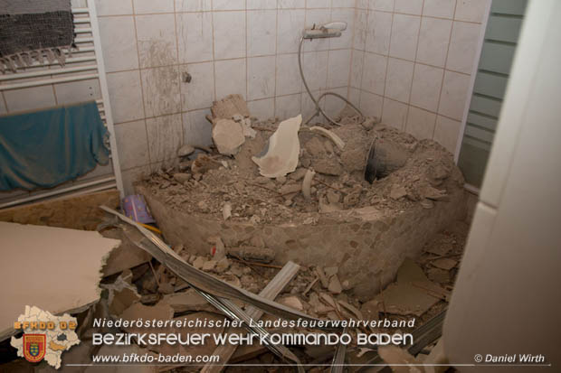 20170914 Wohnhaus nach Deckeneinsturz evakuiert in Weissenbach a.d.Triesting Foto: © Daniel Wirth BFK BADEN 20170914 Wohnhaus nach Deckeneinsturz evakuiert in Weissenbach a.d.Triesting Foto: © Daniel Wirth BFK BADEN