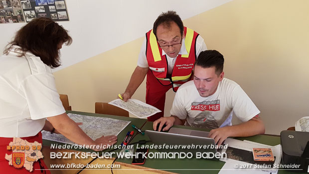 20171013 Grossangelegte Personensuche nach 29-jaehigen Vermissten in Enzesfeld-Lindabrunn  Foto: © Stefan Schneider BFK BADEN