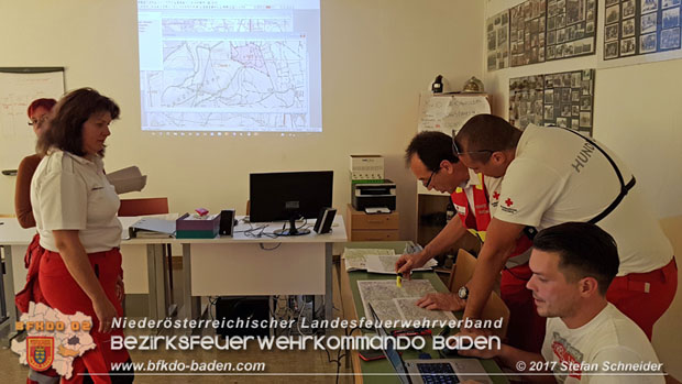 20171013 Grossangelegte Personensuche nach 29-jaehigen Vermissten in Enzesfeld-Lindabrunn  Foto: © Stefan Schneider BFK BADEN
