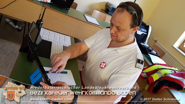 20171013 Grossangelegte Personensuche nach 29-jaehigen Vermissten in Enzesfeld-Lindabrunn  Foto: © Stefan Schneider BFK BADEN
