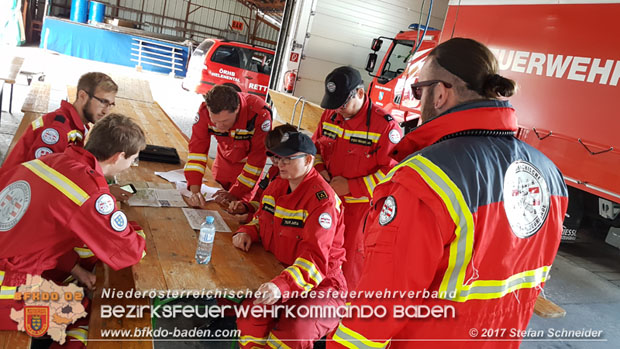 20171013 Grossangelegte Personensuche nach 29-jaehigen Vermissten in Enzesfeld-Lindabrunn  Foto: © Stefan Schneider BFK BADEN