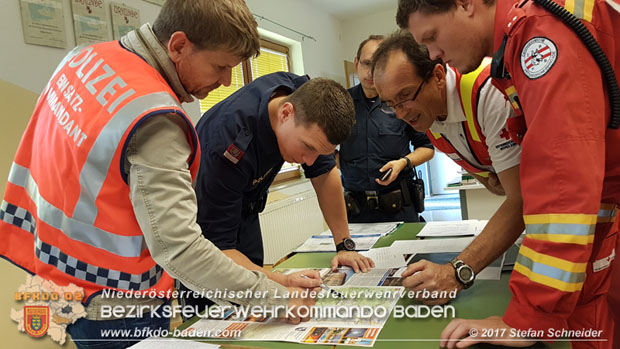 20171013 Grossangelegte Personensuche nach 29-jaehigen Vermissten in Enzesfeld-Lindabrunn  Foto: © Stefan Schneider BFK BADEN