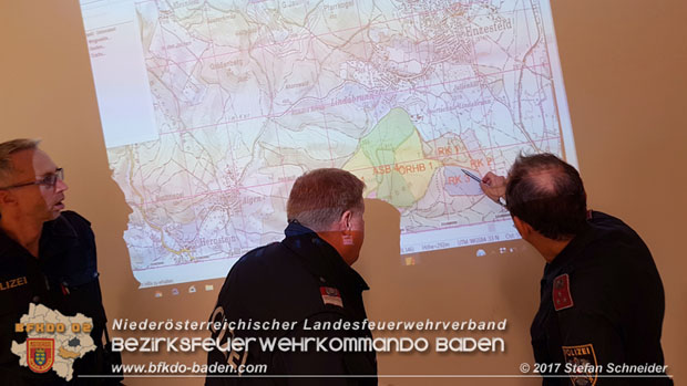 20171013 Grossangelegte Personensuche nach 29-jaehigen Vermissten in Enzesfeld-Lindabrunn  Foto: © Stefan Schneider BFK BADEN