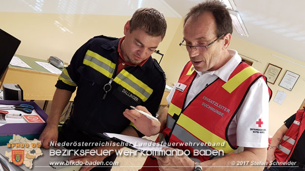 20171013 Grossangelegte Personensuche nach 29-jaehigen Vermissten in Enzesfeld-Lindabrunn  Foto: © Stefan Schneider BFK BADEN