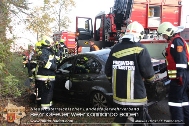 20171016 Verkehrsunfall auf der L138 Pottenstein Kremesberg  Foto: © ASB Markus Hackl FF Pottenstein