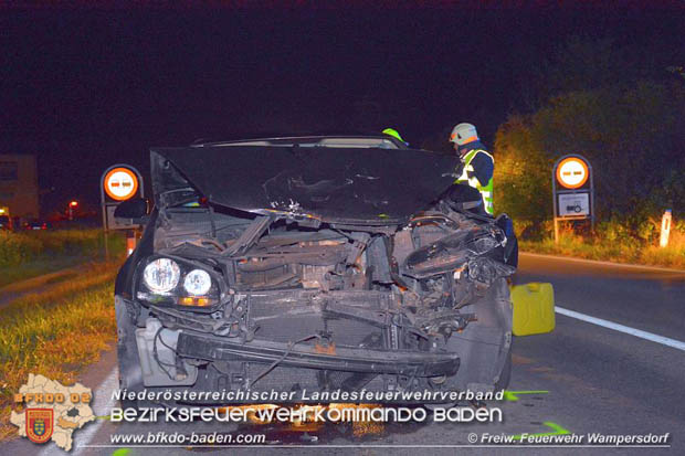 20171016 Verkehrsunfall auf der LB16 zwischen Weigelsdorf und Wampersdorf  Foto: © FF Wampersdorf
