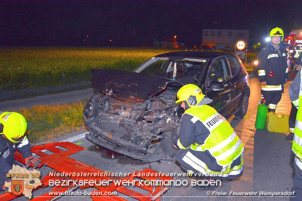 20171016 Verkehrsunfall auf der LB16 zwischen Weigelsdorf und Wampersdorf  Foto: © FF Wampersdorf20171016 Verkehrsunfall auf der LB16 zwischen Weigelsdorf und Wampersdorf  Foto: © FF Wampersdorf