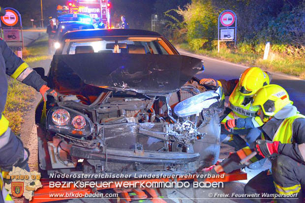 20171016 Verkehrsunfall auf der LB16 zwischen Weigelsdorf und Wampersdorf  Foto: © FF Wampersdorf