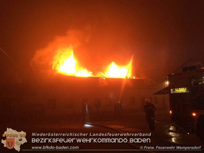 20171019 Dachstuhlbrand in Wampersdorf  Foto: Christian Blueml FF Wampersdorf