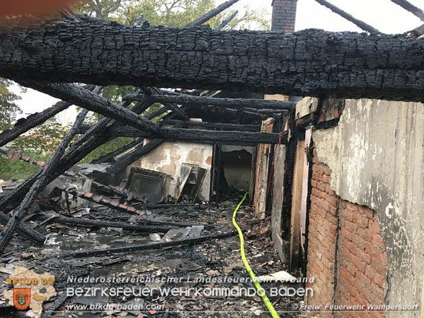 20171019 Dachstuhlbrand in Wampersdorf  Foto: Christian Blueml FF Wampersdorf