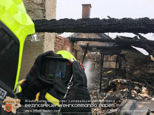 20171019 Dachstuhlbrand in Wampersdorf  Foto: Christian Blueml FF Wampersdorf
