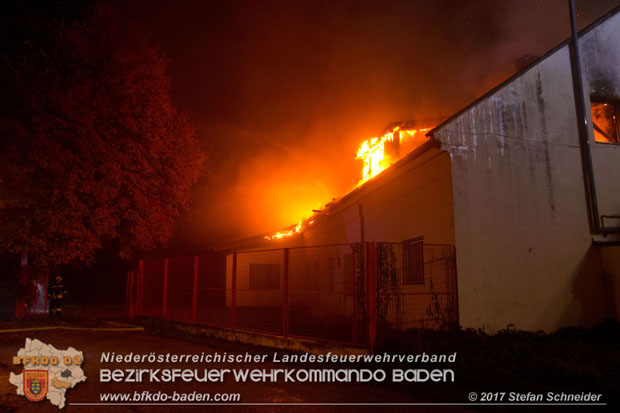 20171019 Dachstuhlbrand in Wampersdorf  Foto: Stefan Schneider BFK BADEN